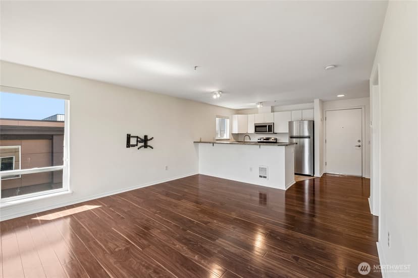 Property photo for 323 Queen Anne Avenue N #711, Seattle photo 12