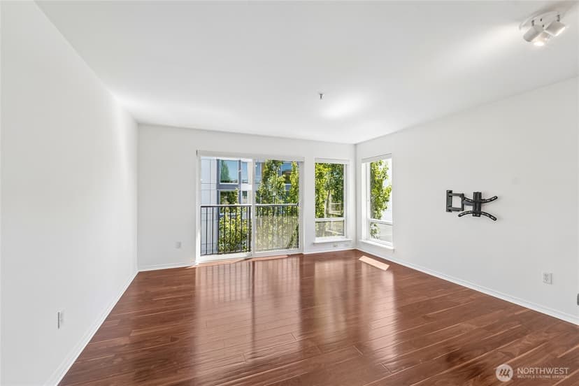 Property photo for 323 Queen Anne Avenue N #711, Seattle photo 9