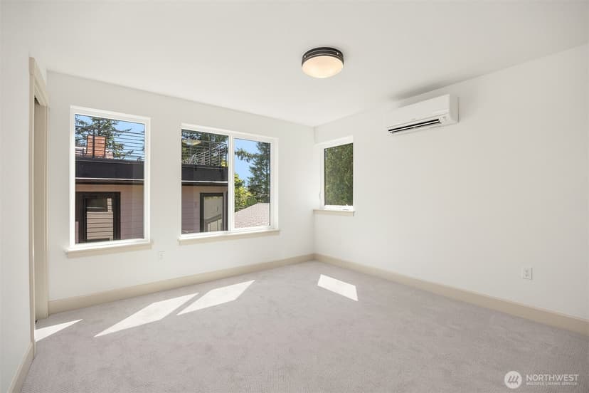 Property photo for 1255 NE 100th Street, Seattle photo 11