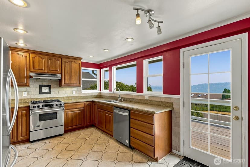 Property photo for 14805 37th Avenue NE, Lake Forest Park photo 8