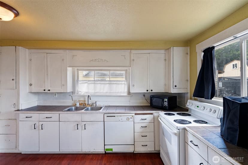 Property photo for 6614 S Puget Sound Avenue, Tacoma photo 2