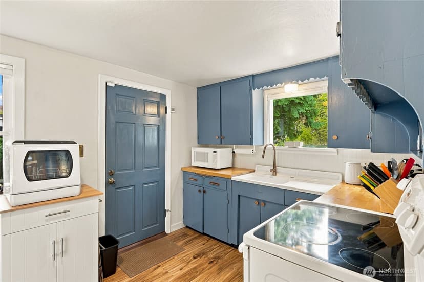 Property photo for 3023 NE 133rd Street, Seattle photo 11