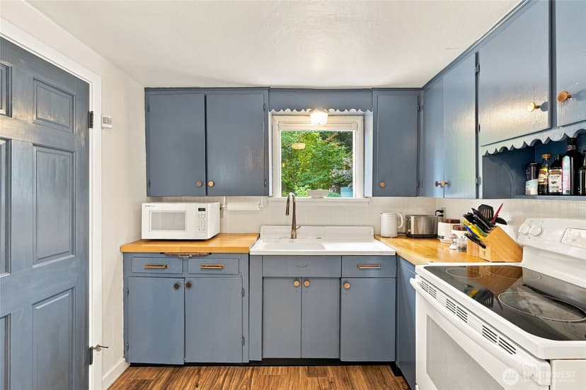 Property photo for 3023 NE 133rd Street, Seattle photo 10