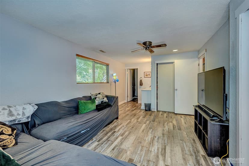 Property photo for 21220 Shell Valley Road, Edmonds photo 9
