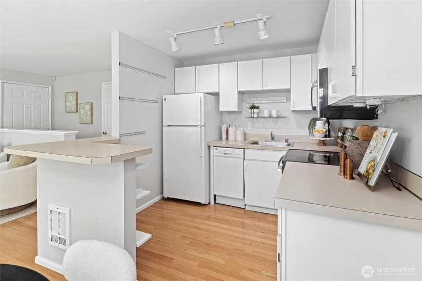 Property photo for 756 State Street S #756A, Kirkland photo 8