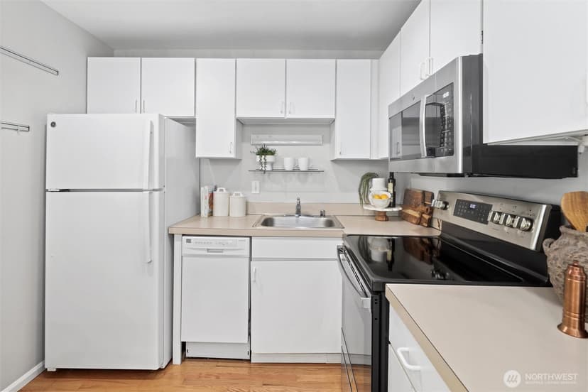 Property photo for 756 State Street S #756A, Kirkland photo 9