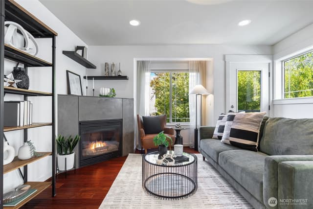 Property photo for 4507 Linden Avenue N #A, Seattle photo 2