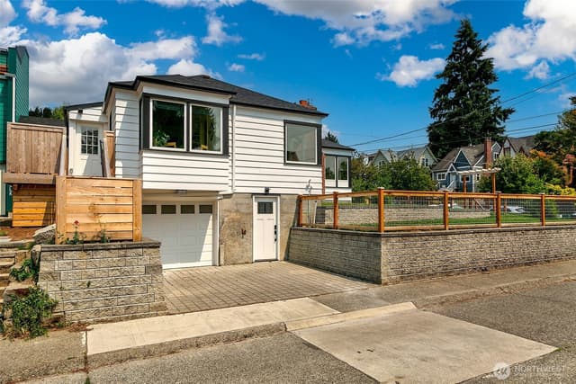 Property photo for 8215 4th Avenue NE, Seattle photo 3