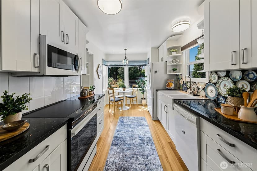 Property photo for 8215 4th Avenue NE, Seattle photo 12