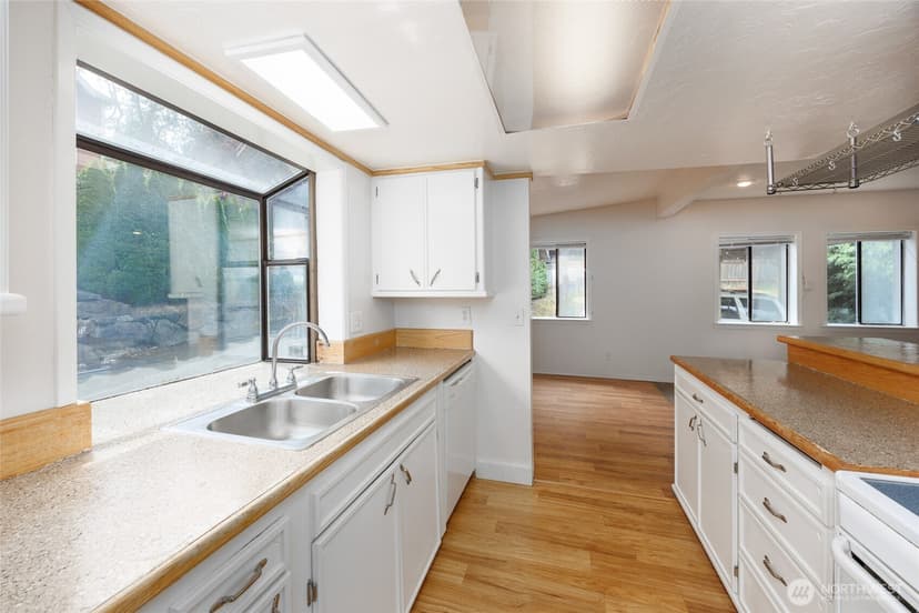 Property photo for 19708 North Park Avenue N, Shoreline photo 8