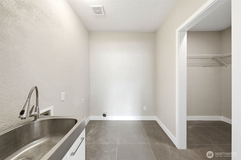 Property photo for 6809 Washington Avenue, Everett photo 21