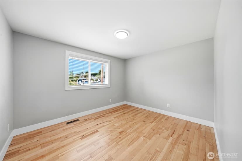 Property photo for 6809 Washington Avenue, Everett photo 16
