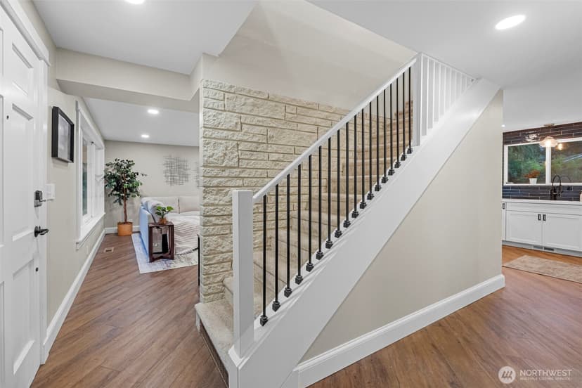 Property photo for 6505 NE Arrowhead Drive, Kenmore photo 6