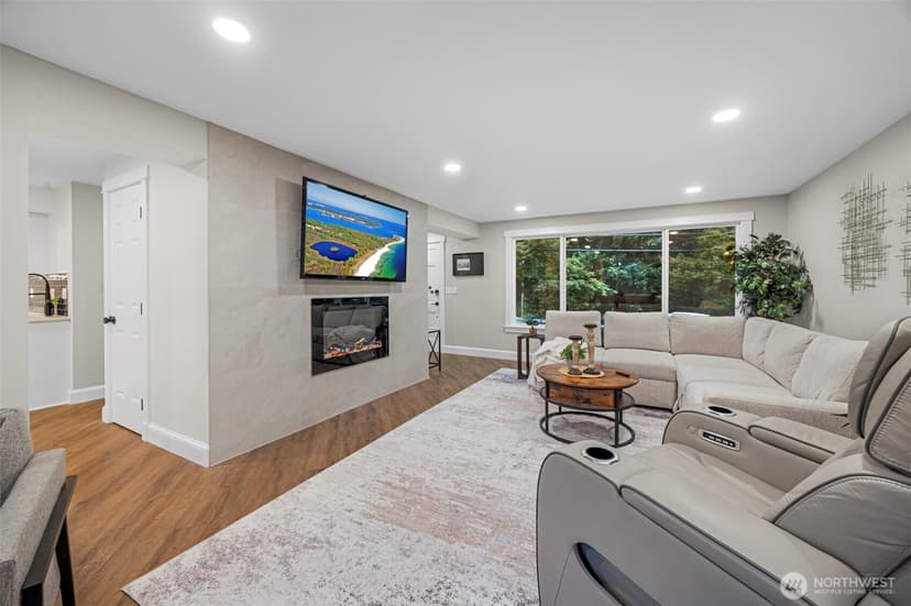 Property photo for 6505 NE Arrowhead Drive, Kenmore photo 9