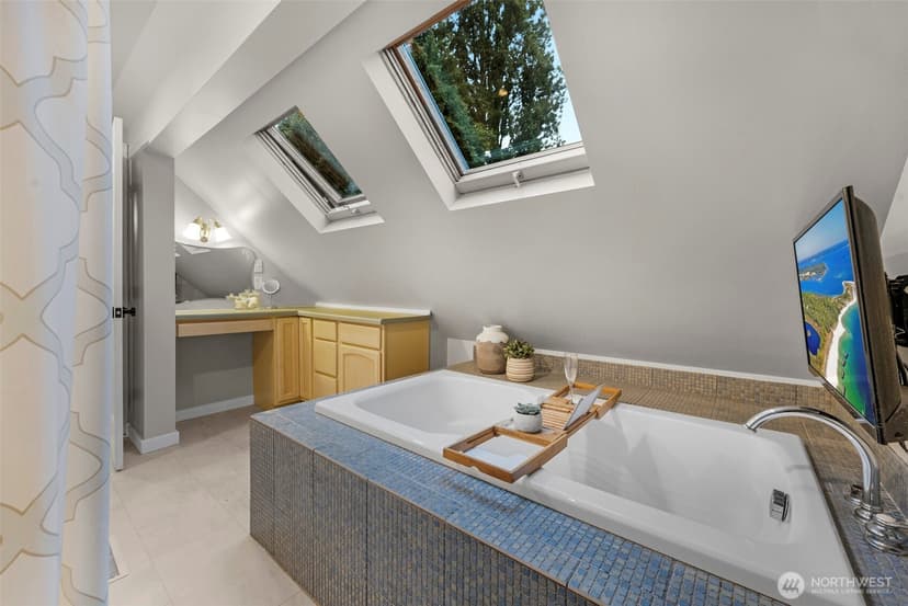 Property photo for 6505 NE Arrowhead Drive, Kenmore photo 23