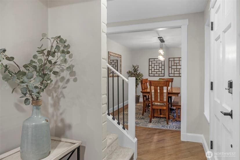 Property photo for 6505 NE Arrowhead Drive, Kenmore photo 7