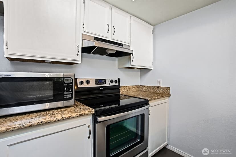 Property photo for 1804 S 285th Place #D, Federal Way photo 11