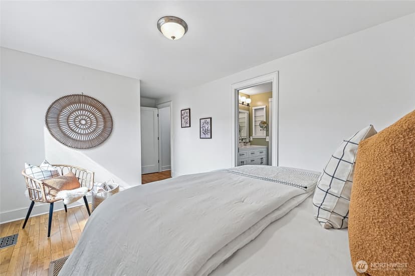 Property photo for 14309 19th Avenue NE, Seattle photo 24