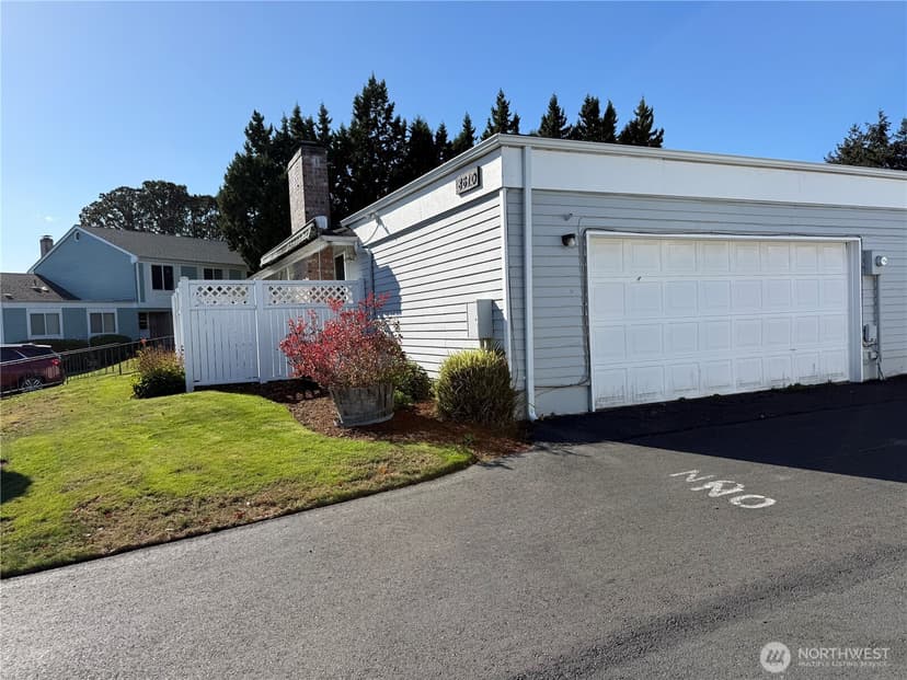 Property photo for 8610 Onyx Drive SW #A, Lakewood photo 15