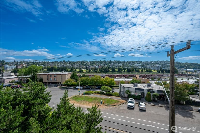 Property photo for 2636 22nd Avenue W #303, Seattle photo 32