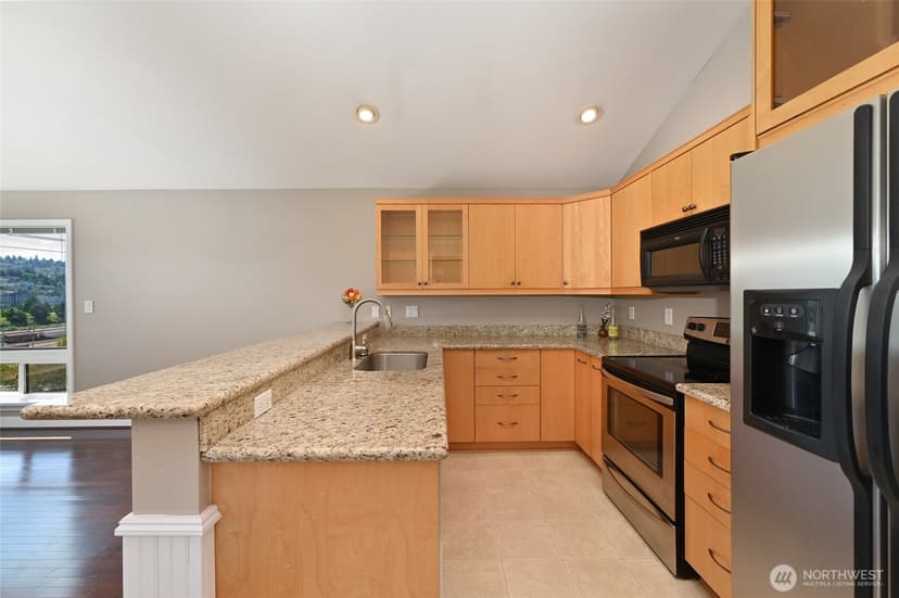 Property photo for 2636 22nd Avenue W #303, Seattle photo 14