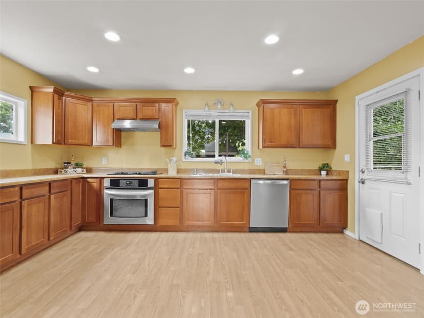Property photo for 614 15th Street NW, Puyallup photo 11