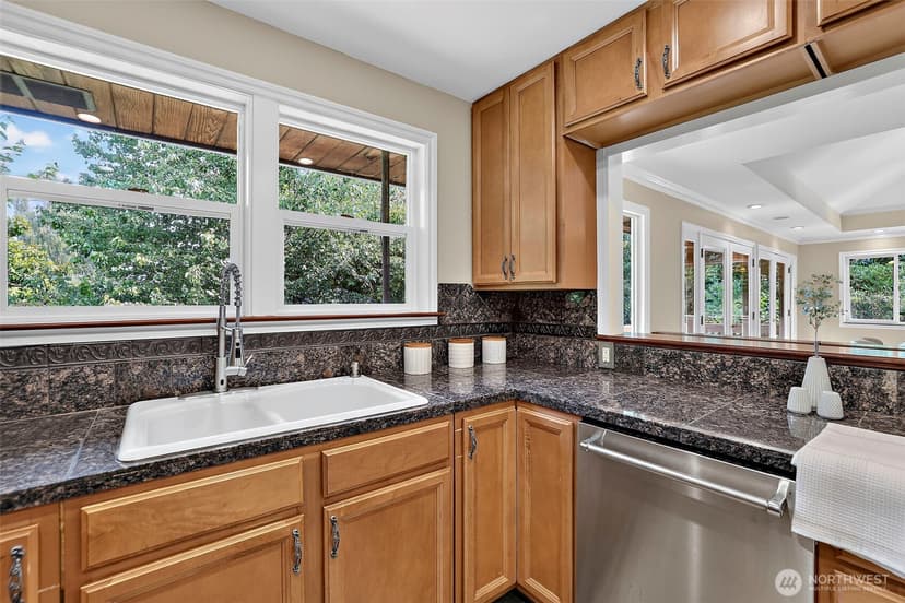 Property photo for 18973 8th Avenue SW, Normandy Park photo 12