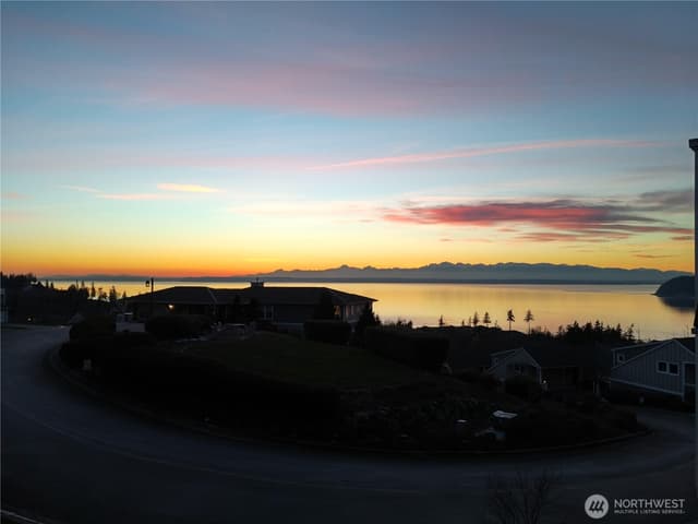 Property photo for 10919 E Villa Monte Drive, Mukilteo photo 5