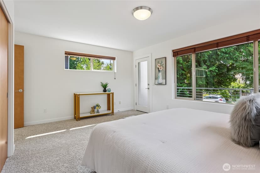 Property photo for 1018 NE 103rd Street, Seattle photo 14