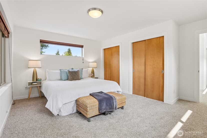 Property photo for 1018 NE 103rd Street, Seattle photo 13
