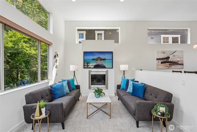 Property photo for 1018 NE 103rd Street, Seattle photo 2