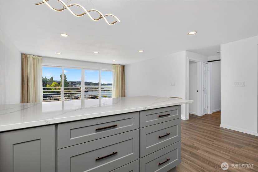 Property photo for 733 S Lake St #209, Kirkland photo 16