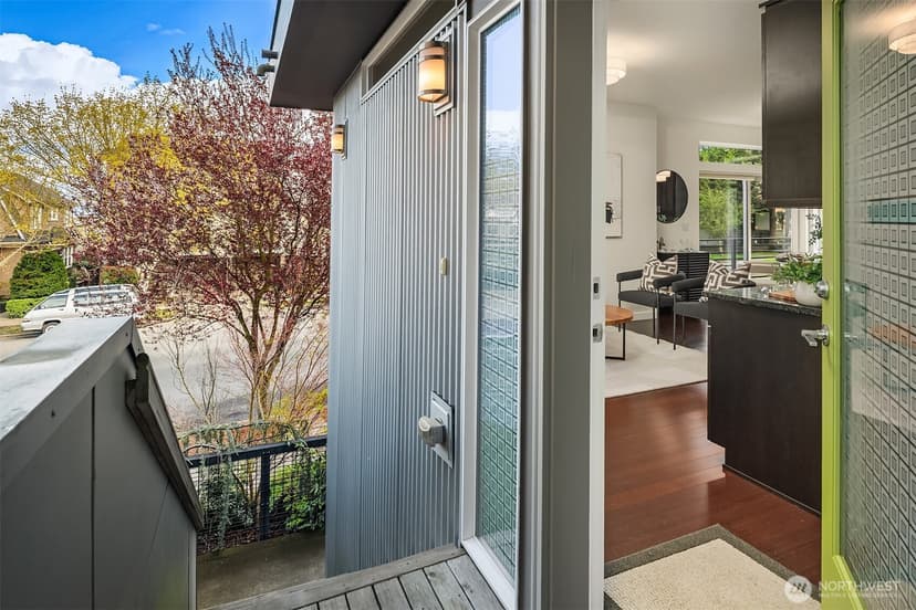 Property photo for 1633 California Avenue SW #B, Seattle photo 6