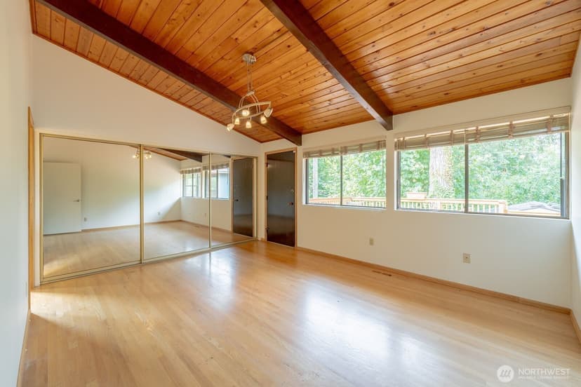 Property photo for 19505 45th Avenue NE, Lake Forest Park photo 8