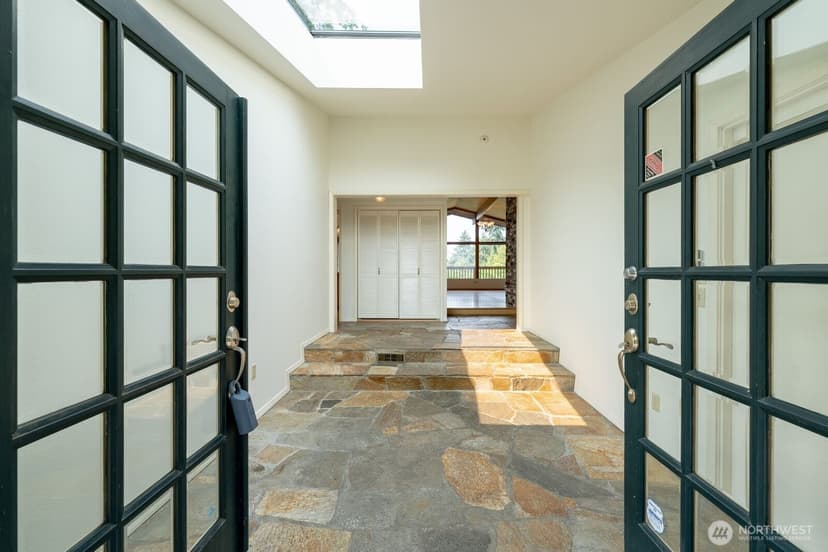 Property photo for 19505 45th Avenue NE, Lake Forest Park photo 7