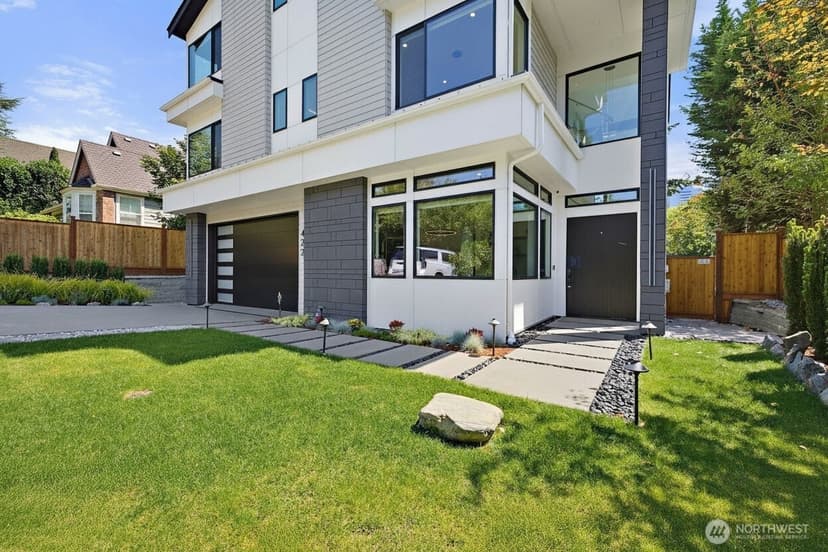 Property photo for 422 98th Avenue NE, Bellevue photo 2