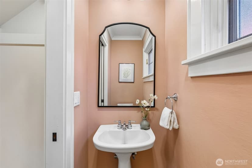 Property photo for 5248 17th Avenue NE, Seattle photo 14