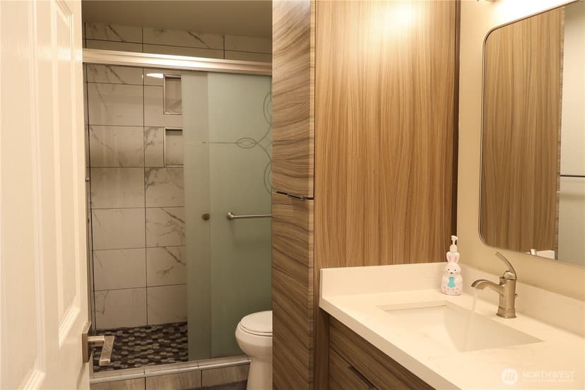 Property photo for 14517 NE 40th Street #F103, Bellevue photo 20