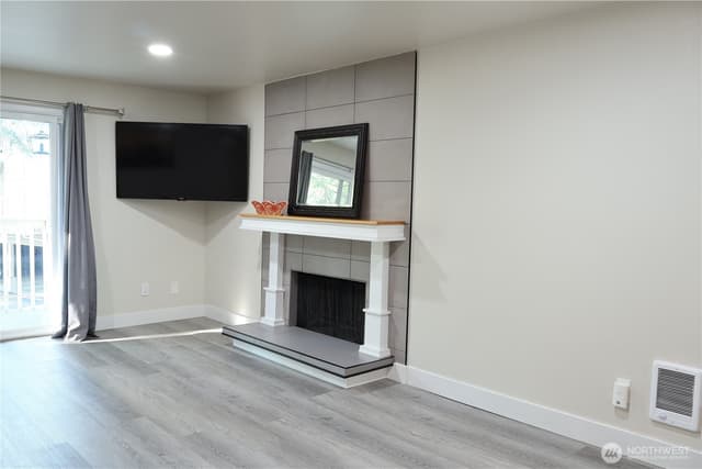Property photo for 14517 NE 40th Street #F103, Bellevue photo 5