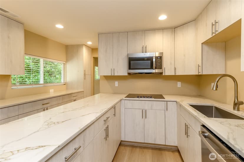 Property photo for 11049 18th Avenue SW, Seattle photo 12