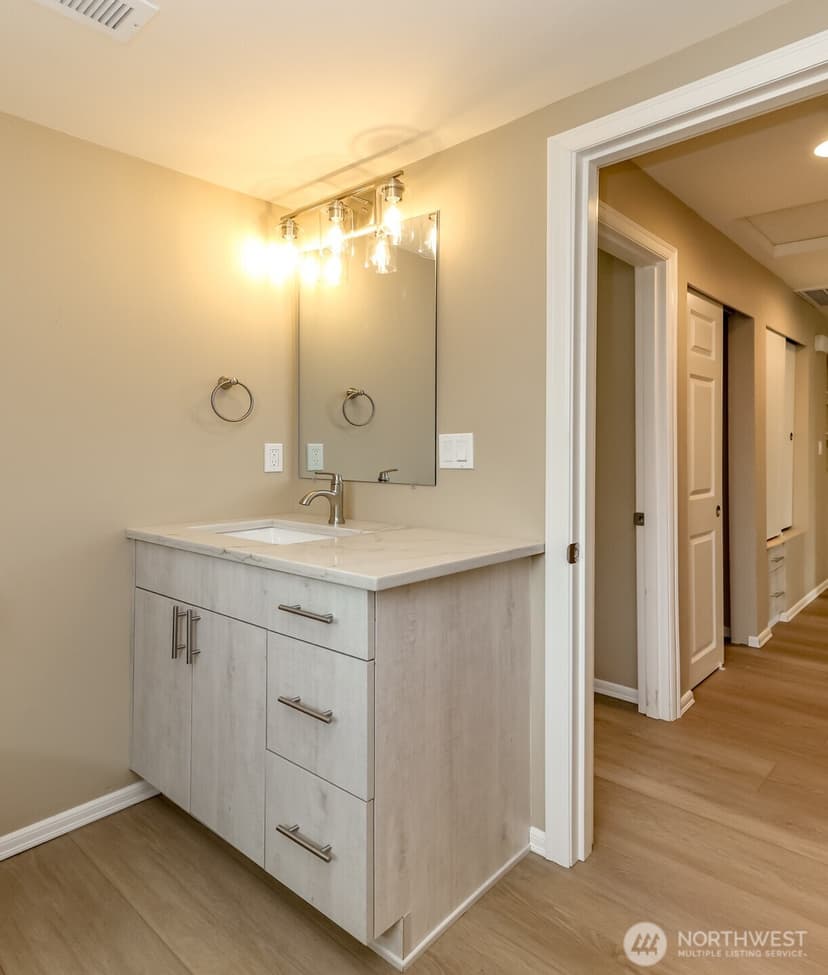 Property photo for 11049 18th Avenue SW, Seattle photo 21