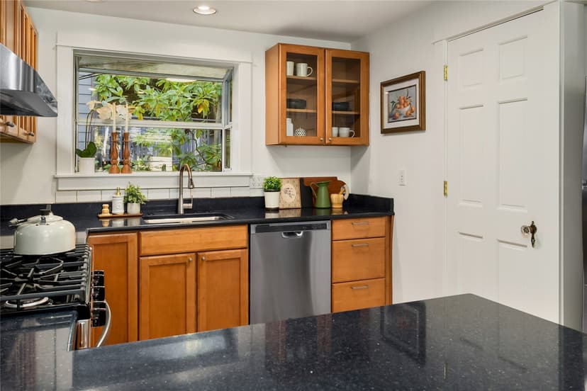 Property photo for 1627 33rd Avenue, Seattle photo 17