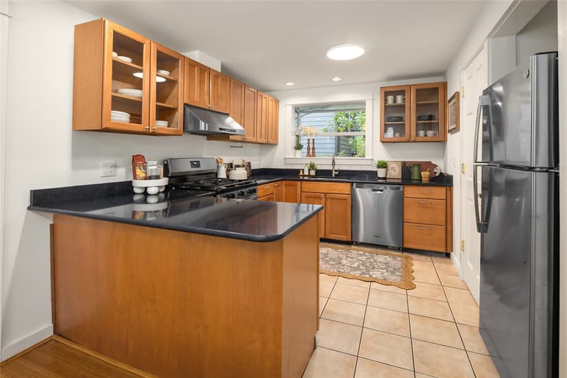 Property photo for 1627 33rd Avenue, Seattle photo 16