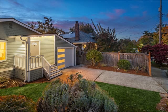 Property photo for 1627 33rd Avenue, Seattle photo 2