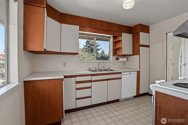 Property photo for 5900 34th Avenue SW, Seattle photo 3