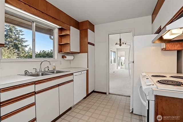 Property photo for 5900 34th Avenue SW, Seattle photo 4