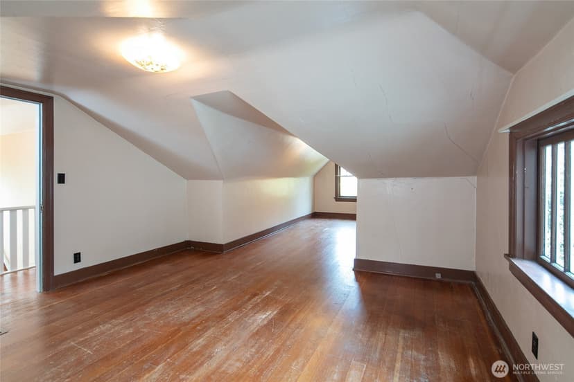 Property photo for 6016 34th Avenue NE, Seattle photo 11