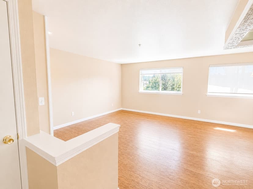 Property photo for 18523 68th Street #205, Kenmore photo 6
