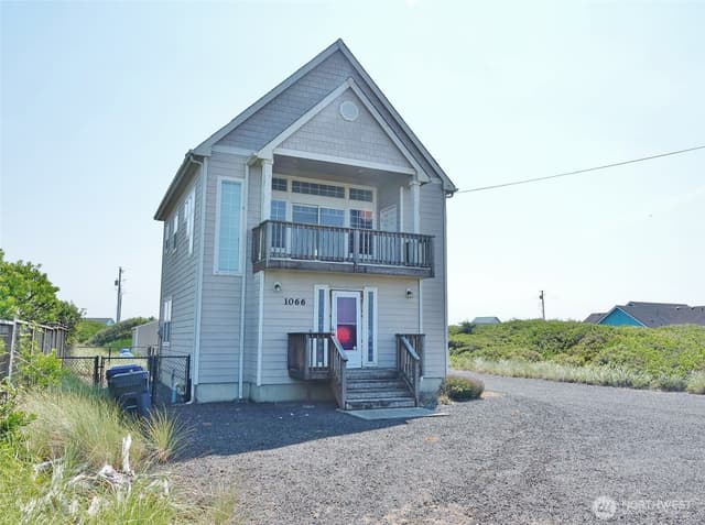 Property photo for 1066 Ocean Shores Boulevard SW, Ocean Shores photo 2