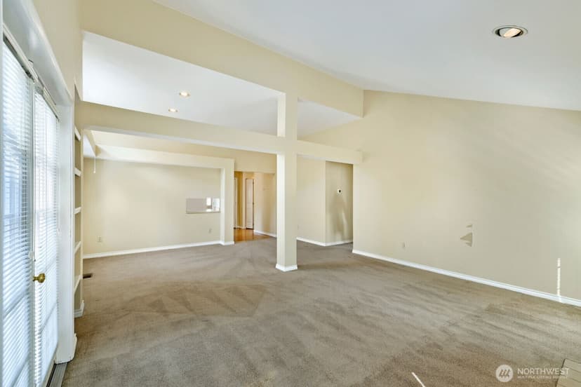 Property photo for 10063 Wallingford Avenue N, Seattle photo 9